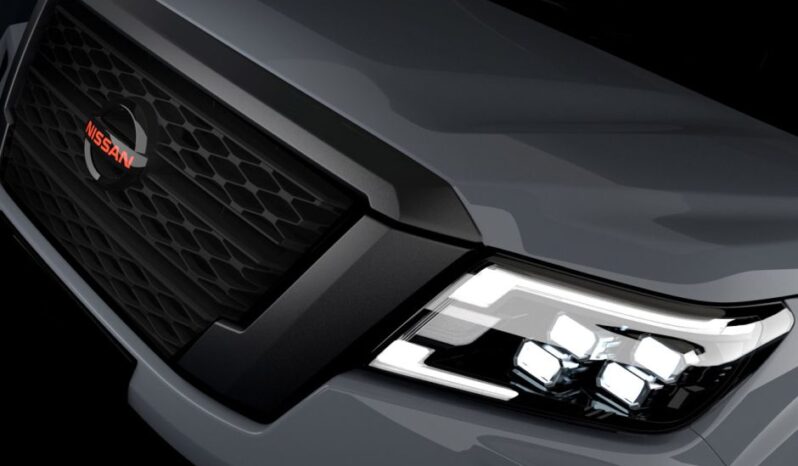 NISSAN MOTORS NAVARA Pick-up double cabine complet