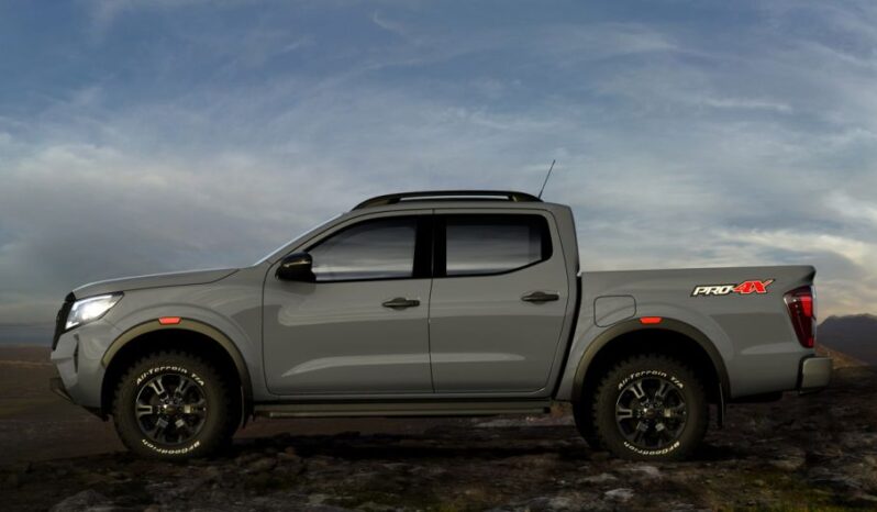 NISSAN MOTORS NAVARA Pick-up double cabine complet