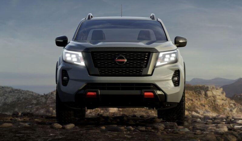 NISSAN MOTORS NAVARA Pick-up double cabine complet